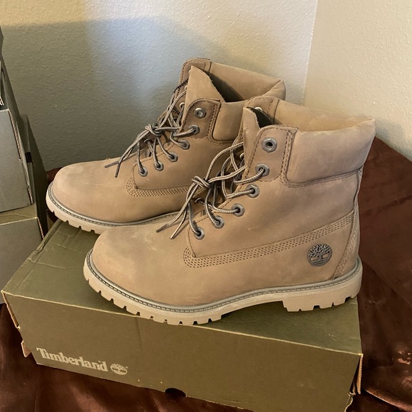 Grey 6inch timberland boot size 9 in women - Picture 2 of 8